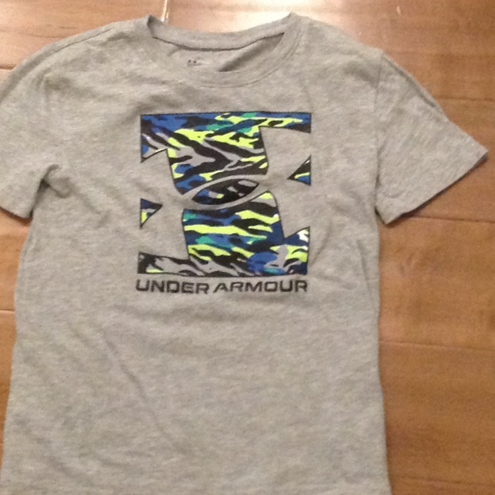 Boys under Armour shirt